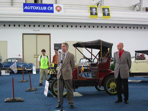 dedecek_automobil_1139172.jpg